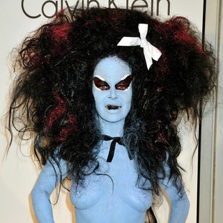 Kimbra in 1st Annual Art Awards by Calvin Klein