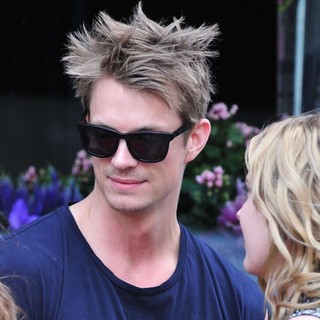 Joel Kinnaman, Greta Gerwig in On The Set of Film Lola Versus