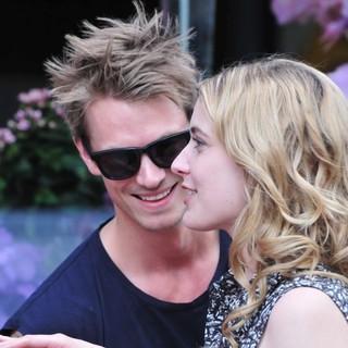 Joel Kinnaman, Greta Gerwig in On The Set of Film Lola Versus