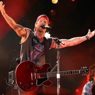 Kip Moore in The 2013 CMA Music Festival - Day 2 - kip-moore-2013-cma-music-festival-09