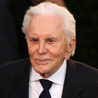 Kirk Douglas in 2012 Vanity Fair Oscar Party - Arrivals