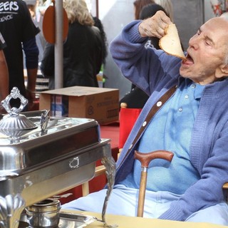Kirk Douglas in 75th Anniversary of The Los Angeles Mission Serving Thanksgiving Dinner to The Homeless