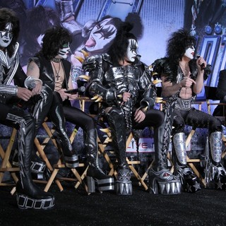Motley Crue And KISS Announce Their Co-Headlining Tour
