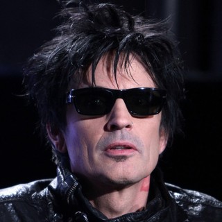 Motley Crue And KISS Announce Their Co-Headlining Tour - kiss-motley-crue-announce-co-headlining-tour-13