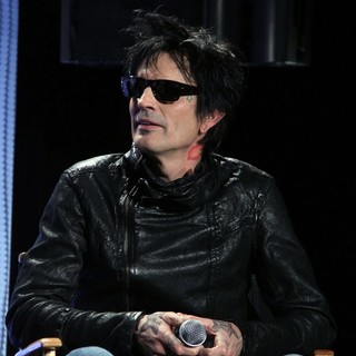 Motley Crue And KISS Announce Their Co-Headlining Tour - kiss-motley-crue-announce-co-headlining-tour-16