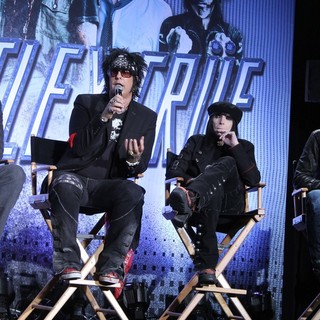 Motley Crue And KISS Announce Their Co-Headlining Tour - kiss-motley-crue-announce-co-headlining-tour-25