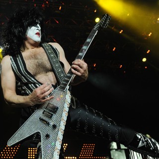 Paul Stanley, KISS in KISS Performing at Wembley Arena
