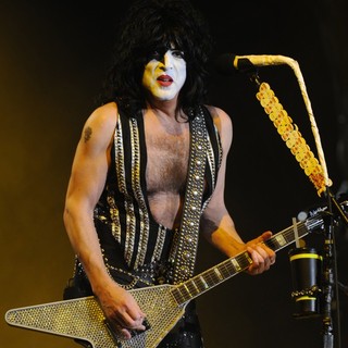 Paul Stanley, KISS in KISS Performing at Wembley Arena