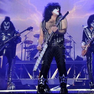 Gene Simmons, Paul Stanley, Tommy Thayer, KISS in KISS Performing at Wembley Arena