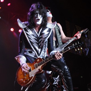 Tommy Thayer, Paul Stanley, KISS in KISS Performing at Wembley Arena