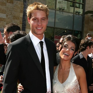 Justin Hartley, Lindsay Korman in 34th Annual Daytime Emmy Awards - Arrival