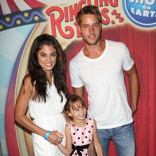 Justin Hartley in Los Angeles Premiere of Fully Charged Presented by Ringling Bros. and Barnum and Bailey - korman-hartley-premiere-of-fully-charged-03