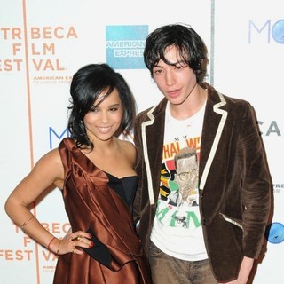 Zoe Kravitz, Ezra Miller in 9th Annual Tribeca Film Festival - Premiere of Beware the Gonzo - Arrivals