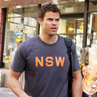 Kris Humphries in Kris Humphries Departs His Manhattan Hotel