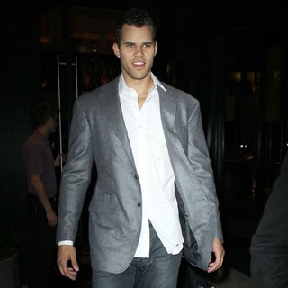 Kris Humphries in Kris Humphries leaving his hotel
