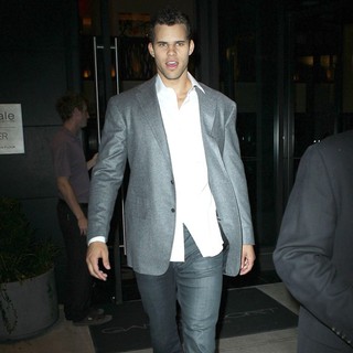 Kris Humphries in Kris Humphries Leaving His Hotel
