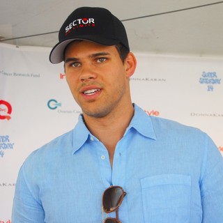 Kris Humphries in Celebrities Attend Oceana Hamptons Splash Event