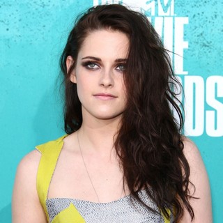 Kristen Stewart in 2012 MTV Movie Awards - Arrivals
