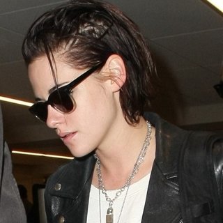 Kristen Stewart-Kristen Stewart at Los Angeles International Airport
