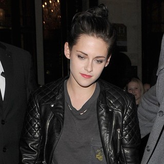 Kristen Stewart in Kristen Stewart Leaving Her Hotel