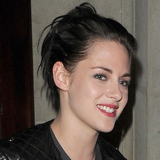 Kristen Stewart in Kristen Stewart Leaving Her Hotel