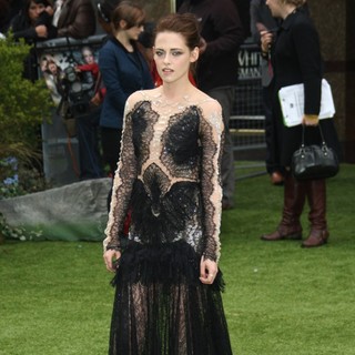 Kristen Stewart in World Premiere of Snow White and the Huntsman - Arrivals