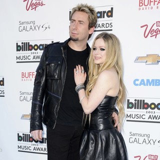 Avril Lavigne in 2013 Billboard Music Awards - Arrivals - kroeger-lavigne-2013-billboard-music-awards-01