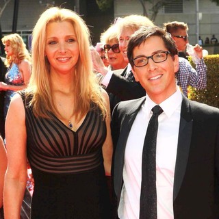 Lisa Kudrow, Dan Bucatinsky in 2012 Creative Arts Emmy Awards - Arrivals