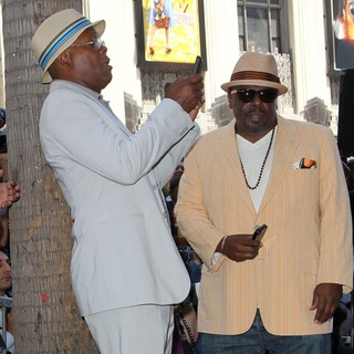 Cedric the Entertainer in Steve Harvey Is Honoured with A Star on The Hollywood Walk of Fame - l-jackson-entertainer-steve-harvey-walk-of-fame-01