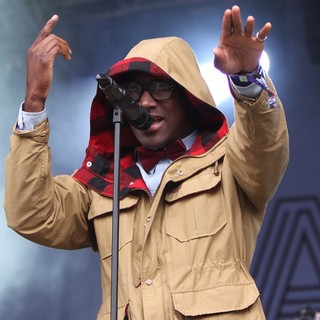 Labrinth in Camp Bestival - Day 1 - labrinth-camp-bestival-day-1-01