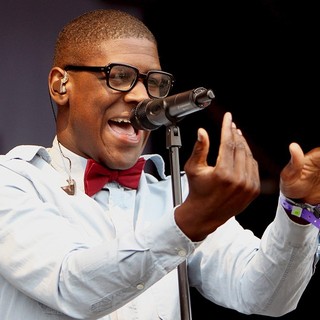 Labrinth in Camp Bestival - Day 1 - labrinth-camp-bestival-day-1-04