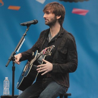 Dave Haywood, Lady Antebellum in Lady Antebellum Perform to Celebrate The 100th Anniversary of Oreo Cookies