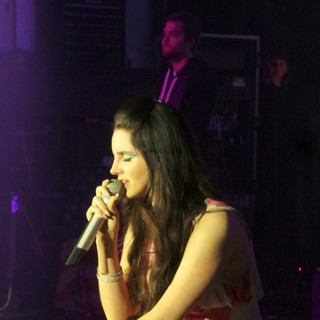 Lana Del Rey Performs Live in Concert