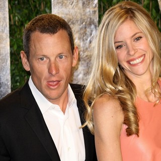 Lance Armstrong, Anna Hansen in 2012 Vanity Fair Oscar Party - Arrivals