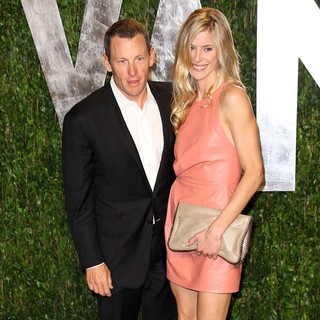 Lance Armstrong, Anna Hansen in 2012 Vanity Fair Oscar Party - Arrivals