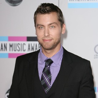 Lance Bass in 2011 American Music Awards - Arrivals