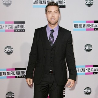 Lance Bass in 2011 American Music Awards - Arrivals