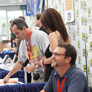 Larry Thomas in Signs Autographs For Fans at Comic Con