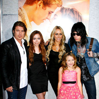 Billy Ray Cyrus, Brandi Cyrus, Tish Cyrus, Noah Cyrus, Trace Cyrus in Los Angeles Premiere of 'The Last Song'