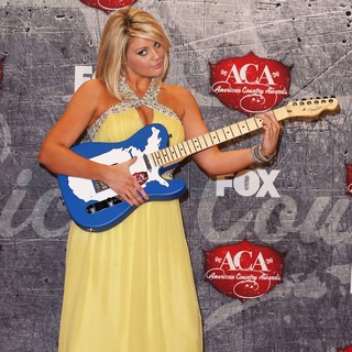 Lauren Alaina