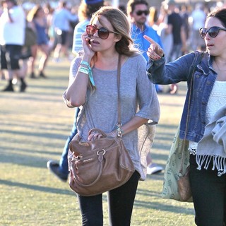 Lauren Conrad in Celebrities at The 2012 Coachella Valley Music and Arts Festival - Day 3 - lauren-conrad-2012-coachella-day-3-04