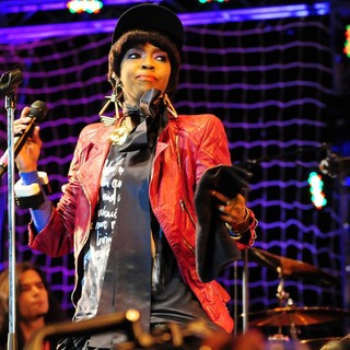 Lauryn Hill in Lauryn Hill Performs at The 6th Annual Jazz