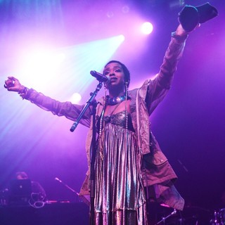 Lauryn Hill Performs Live - lauryn-hill-performs-live-06