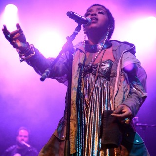 Lauryn Hill Performs Live - lauryn-hill-performs-live-08
