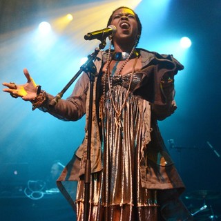 Lauryn Hill Performs Live - lauryn-hill-performs-live-09