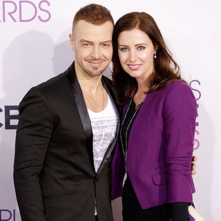 Joey Lawrence, Chandie Yawn-Nelson in People's Choice Awards 2013 - Red Carpet Arrivals