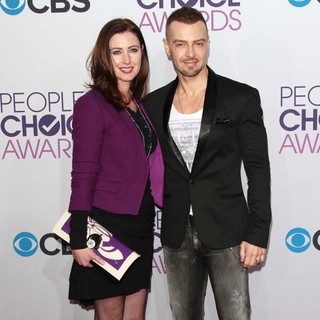 Chandie Yawn-Nelson, Joey Lawrence in People's Choice Awards 2013 - Red Carpet Arrivals