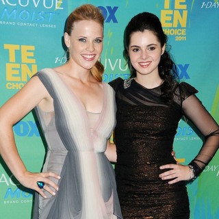 Katie Leclerc, Vanessa Marano in 2011 Teen Choice Awards