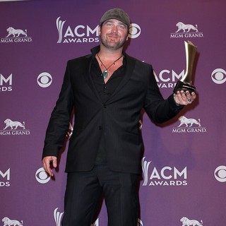 Lee Brice in 2012 ACM Awards - Press Room