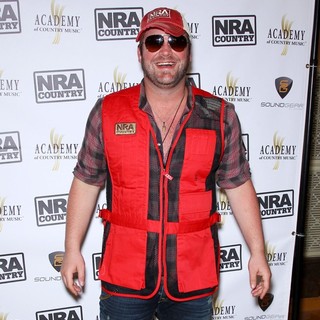 Lee Brice in NRA Country ACM Celebrity Shoot